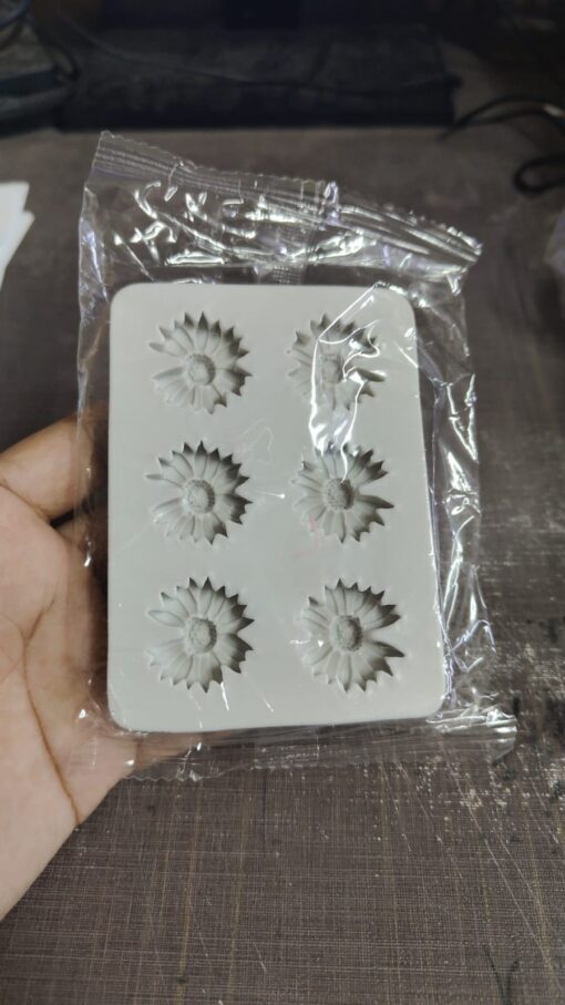 6 Cavity Assorted Daisy Silicone Mold